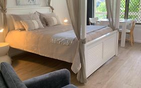 Lakefront Retreat Hervey Bay